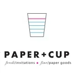 Logo de Paper + Cup représentant un gobelet stylisé avec des lignes bleues et roses sur fond blanc.