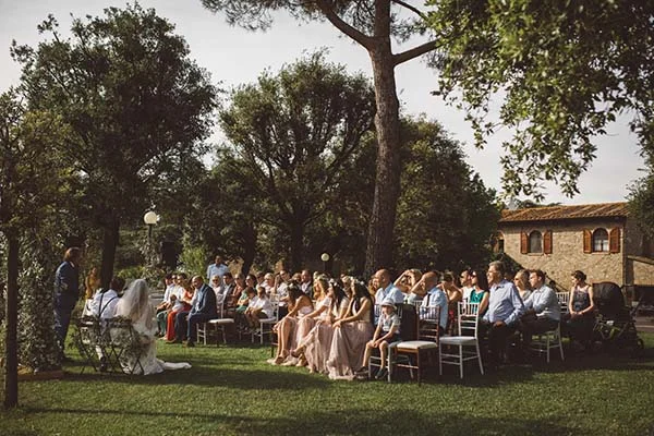 mariage décontracté en Toscane