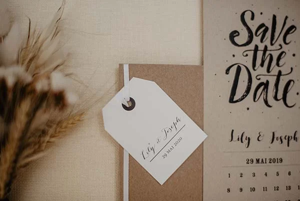 Magnifique invitation de mariage avec save the date, élégante et raffinée, idéale pour inspirer votre papeterie de mariage.
