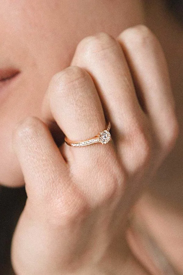 comment-lui-suggerer-la-bonne-bague-de-fiancailles