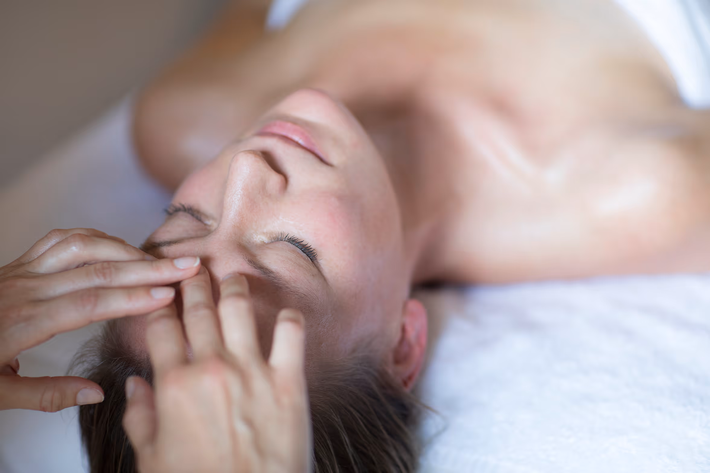 Entspannende Gesichtsmassage im Wellness-Spa des Tannerhof Bayrischzell