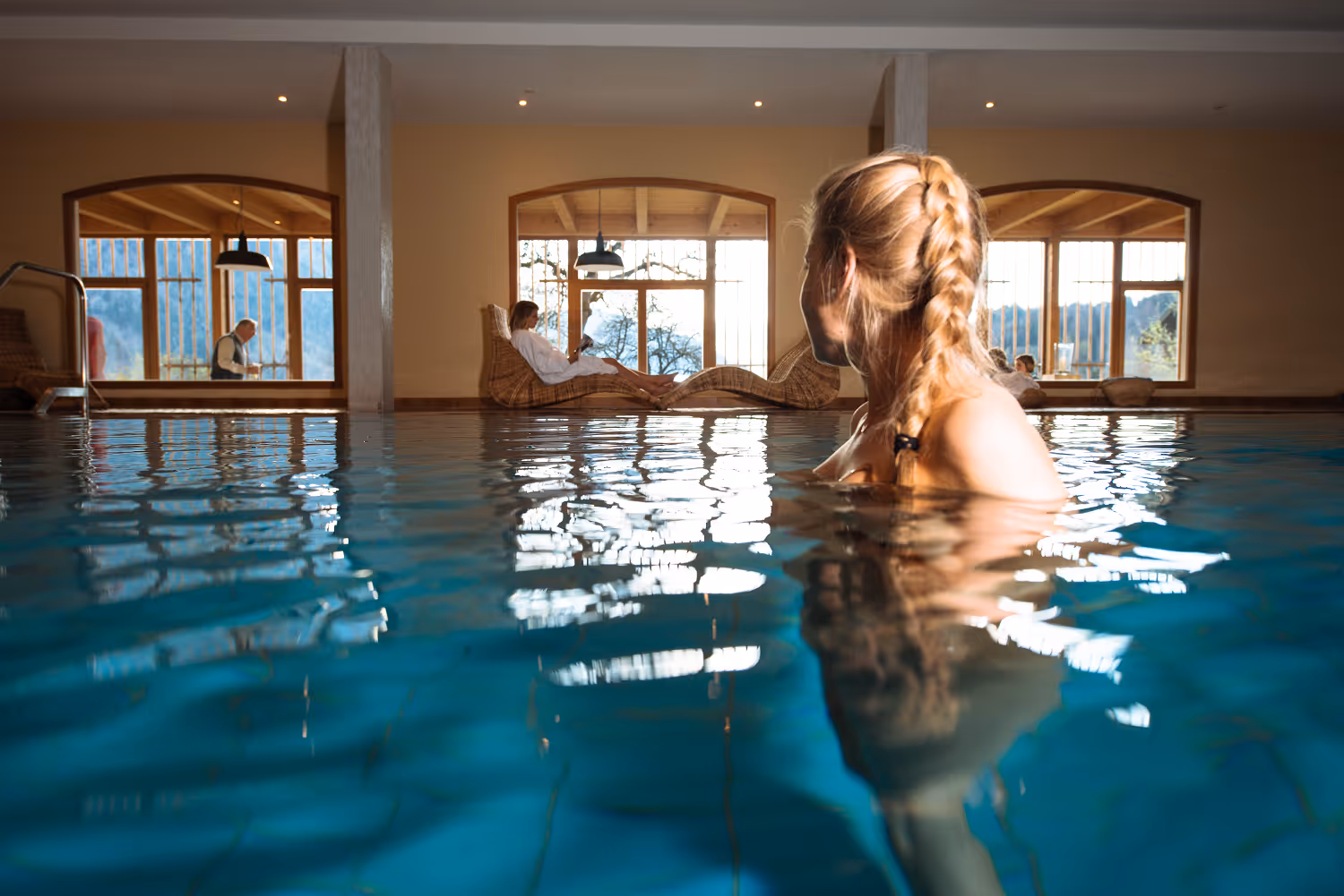 Entspannung im Schwimmbad des Spa-Bereichs im Tannerhof Bayrischzell