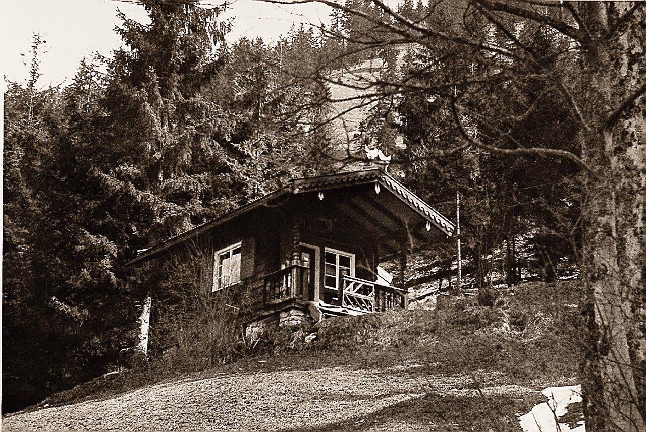 Historische Taubenhütte im Wald am Tannerhof Bayrischzell