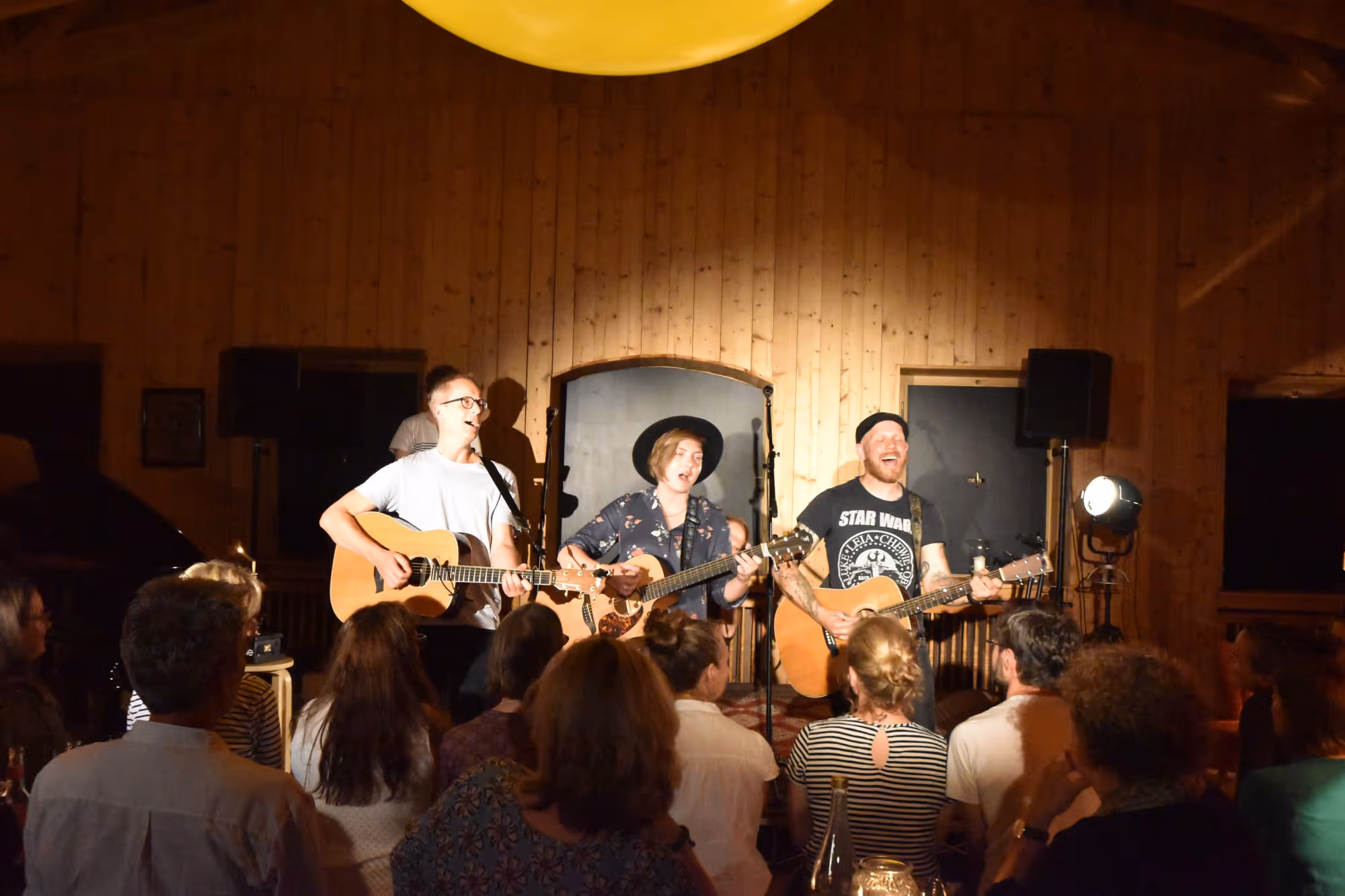 Akustikkonzert in der gemütlichen Holzhütte im Tannerhof Bayrischzell
