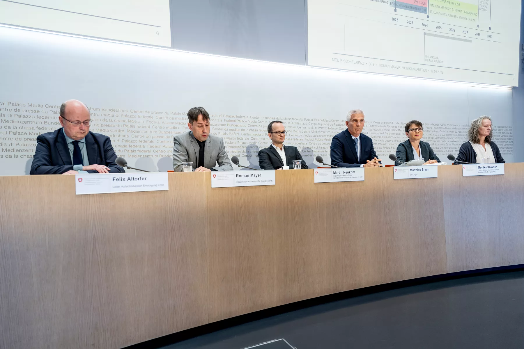 Vertreter des ENSI, des BFE, des Kanton Zürichs und der Nagra an der Medienkonferenz in Bern, an der die Nagra Nördlich Lägern als Standort vorgeschlagen hat.