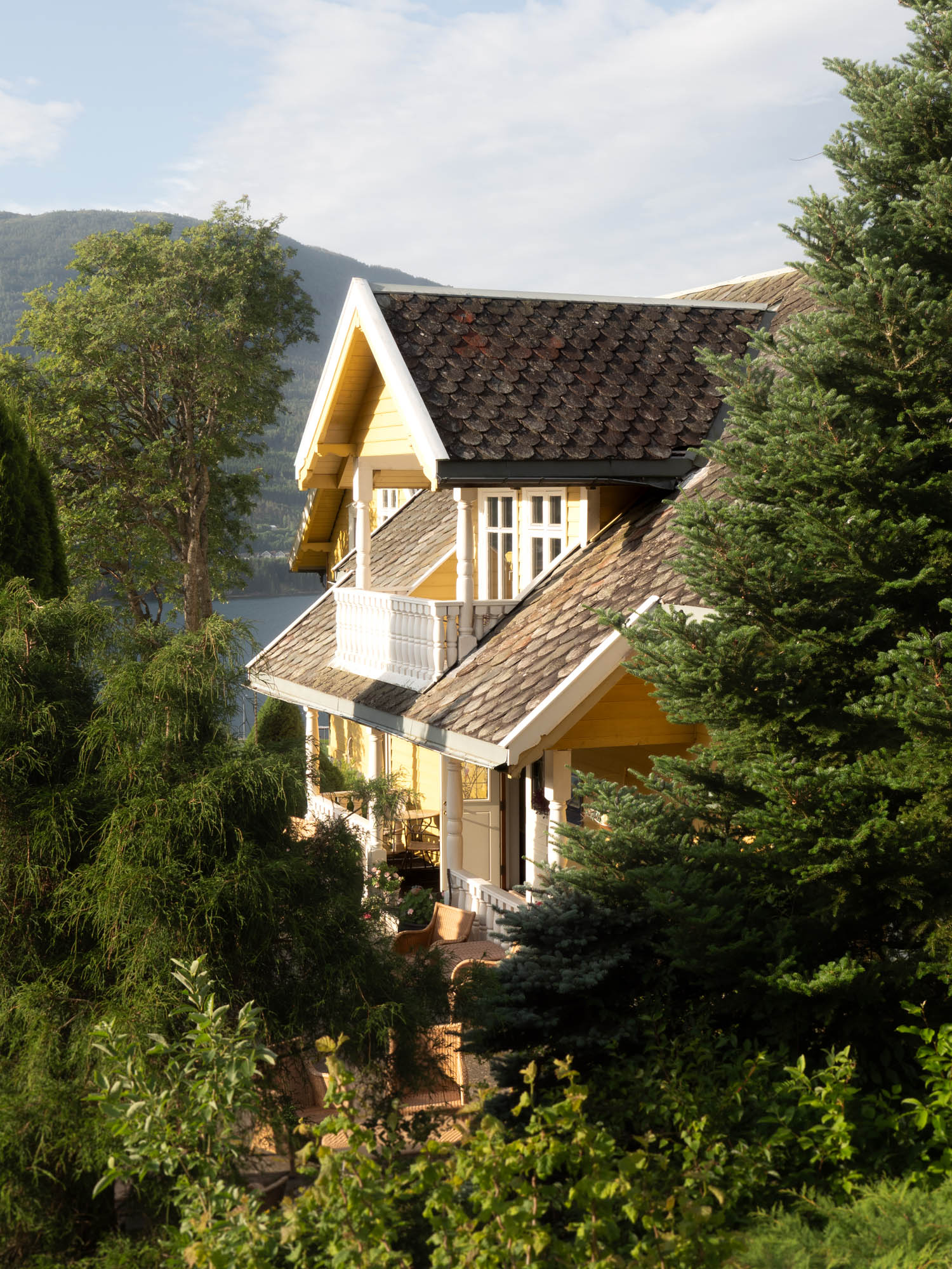 A handcrafted Nordic culinary experience at Bestebakken, celebrating the finest regional ingredients