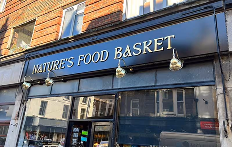 Fascia looking tired – it’s time for a sign refresh!