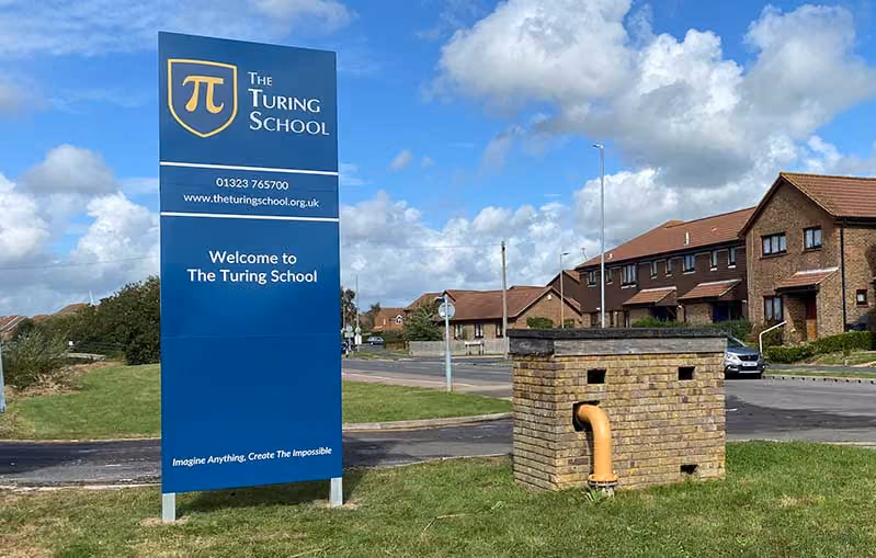 Top 5 reasons your business needs a monolith sign