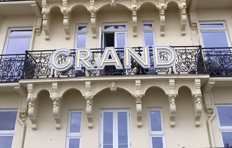 The impact of custom signage in hospitality