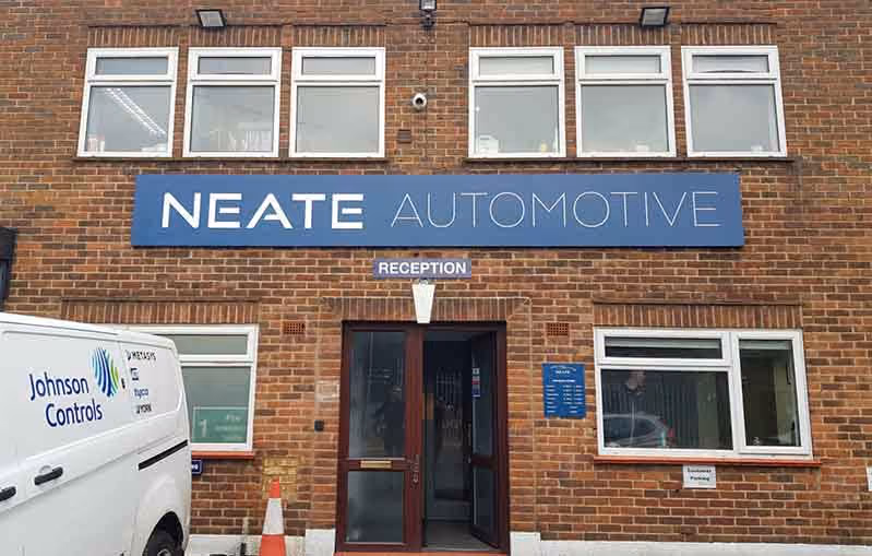 5 ways to build your brand with business signage