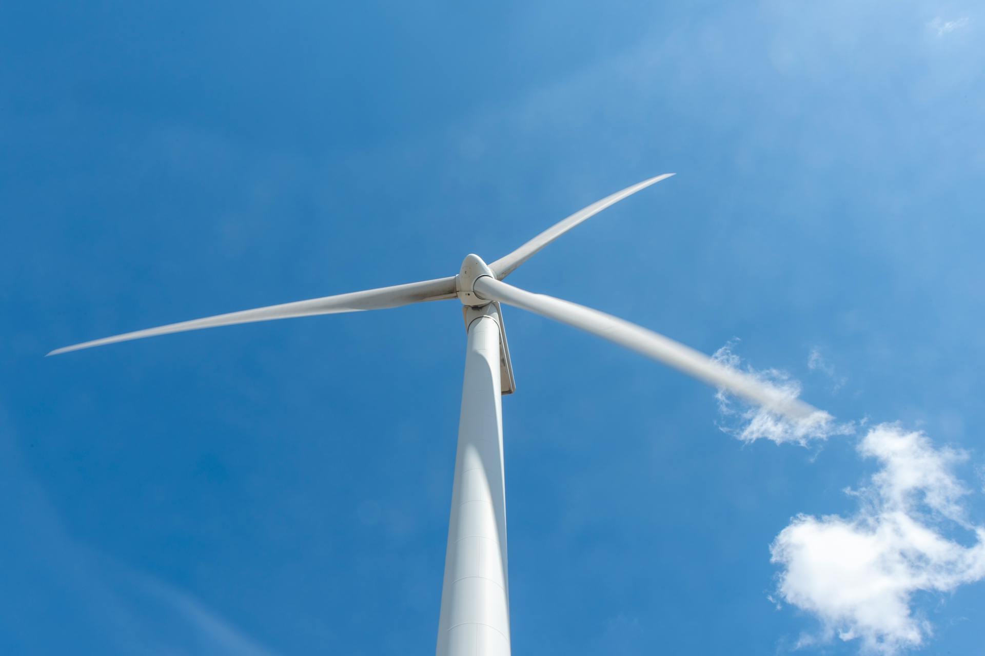 Unique RF testing of wind turbine blades