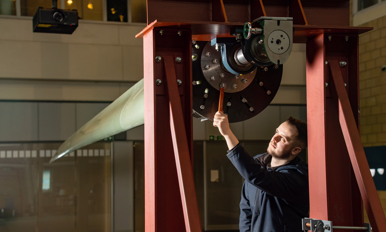 Unique RF testing of wind turbine blades