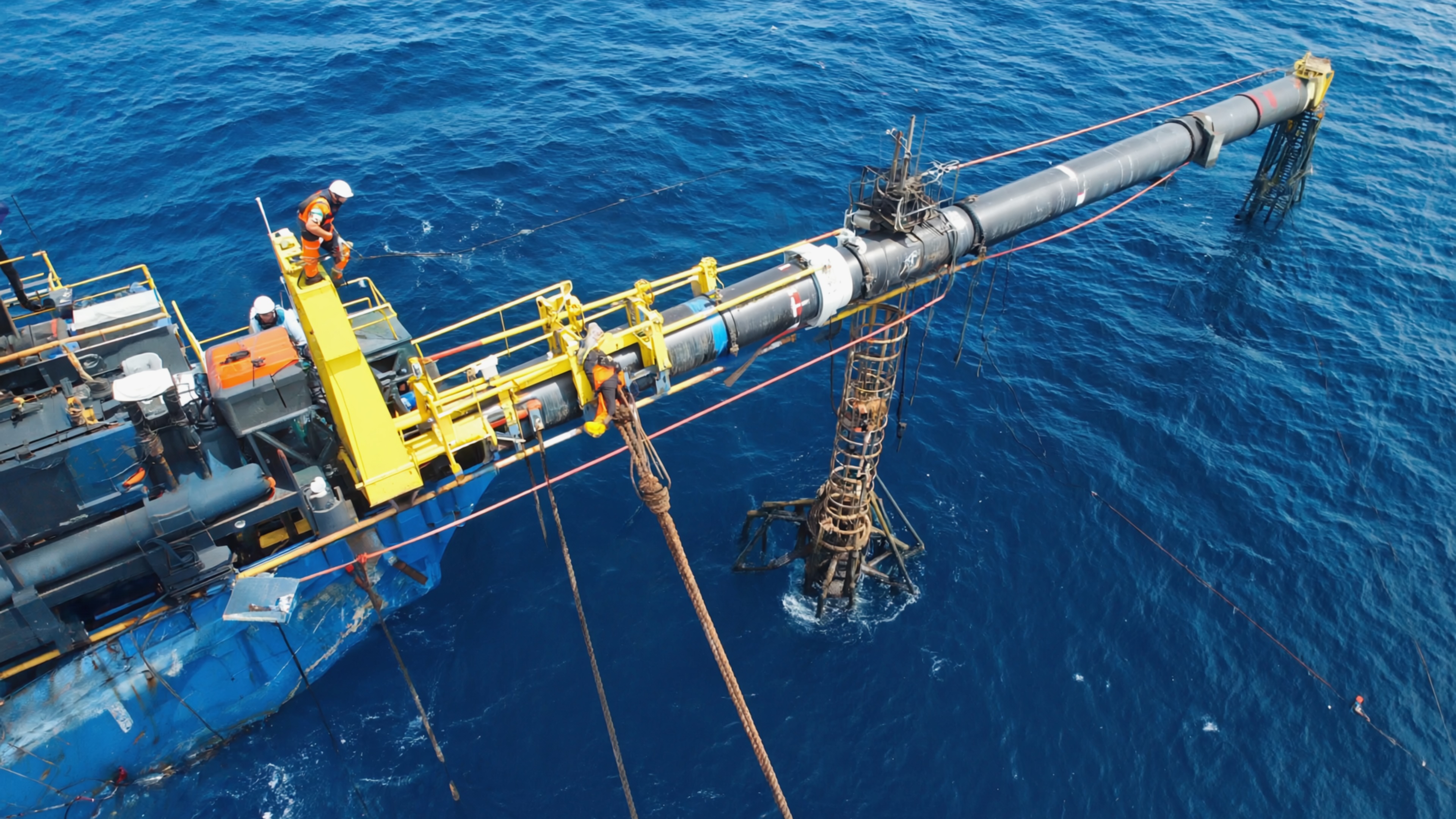 Subsea SURF infrastructure and pipeline installation