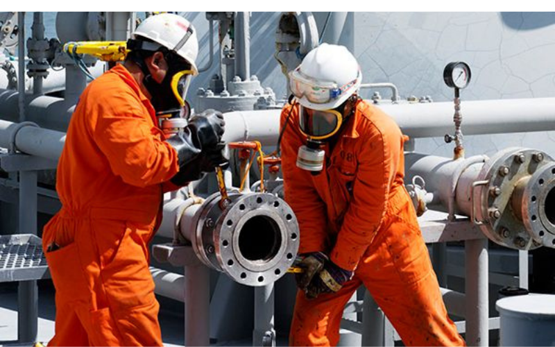 Operations and maintenance technician on offshore platform