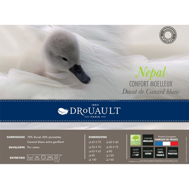 L'oreiller Népal associe douceur et gonflant grâce à son généreux garnissage en duvet de canard blanc extra gonflant, favorisant la circulation de l'air pour une meilleure évacuation de l'humidité. Enveloppé dans une housse en satin de coton à 139 fils/cm2, il allie confort et élégance.