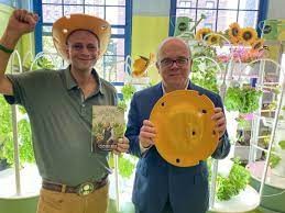 In quest to end hunger, Green Bronx Machine welcomes U.S. Congressman James P. McGovern to CS55
