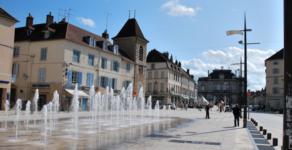 À Lons-le-Saunier, la braderie veut faire entrer les visiteurs dans les boutiques