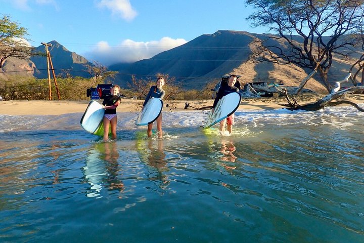 Amazing Family Surf Lesson for 3 or 4 at Ukumehame Beach — photo 10