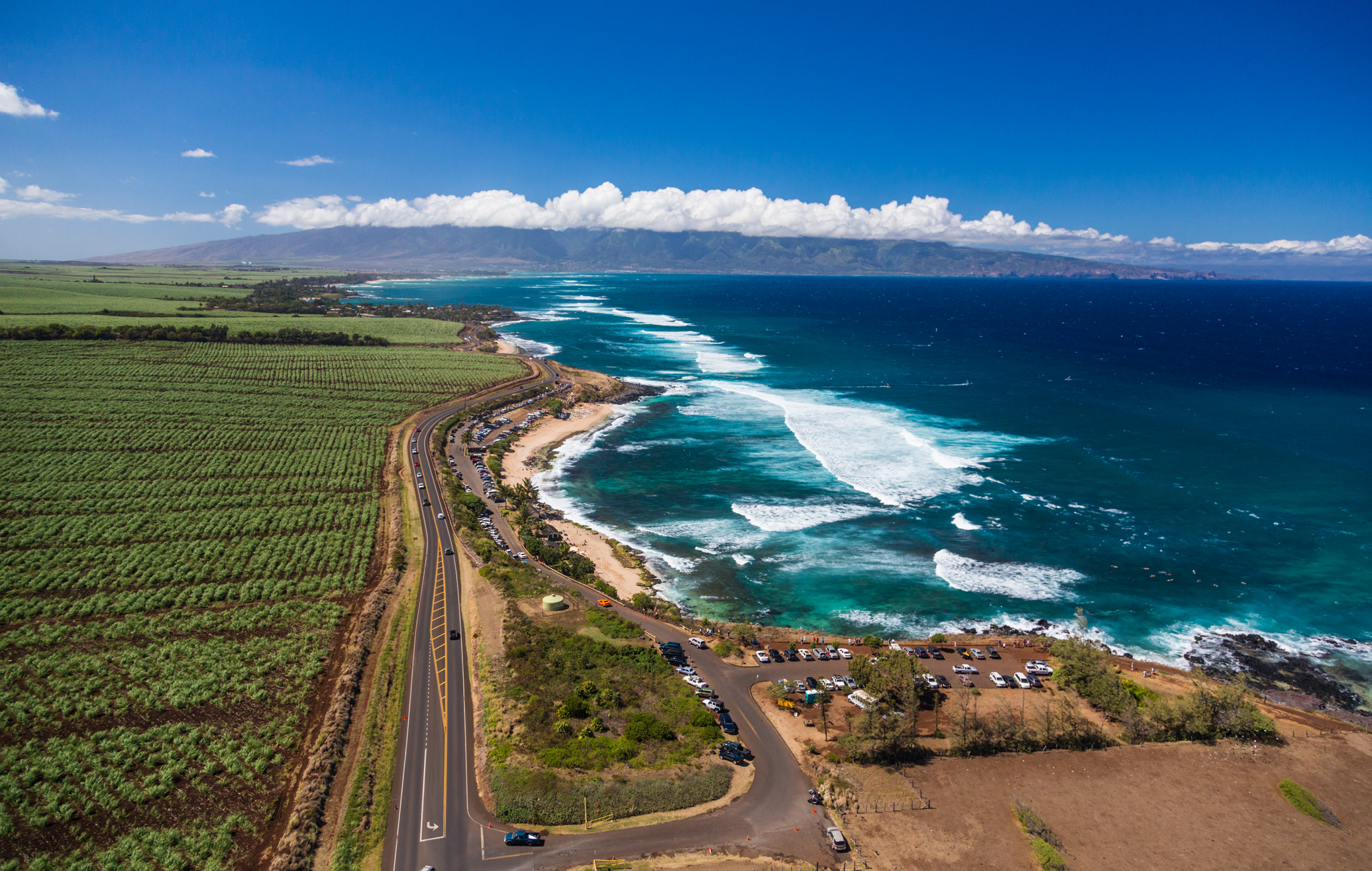 Winter surf running across the bay at Hookipa on Maui's north shore