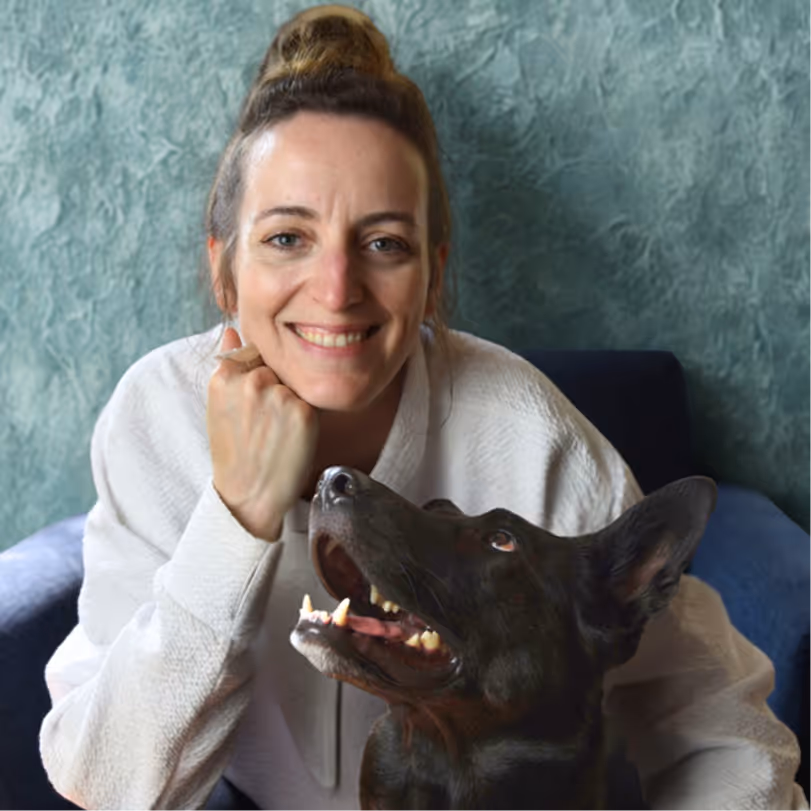 Dr. Melanie Uhde presenting Why Dogs "Disobey", How Context and Conditioning Control Behavior COPY at HITS.