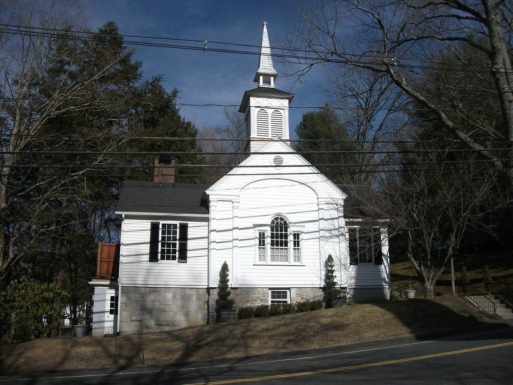 White church in Washington Depot, Connecticut