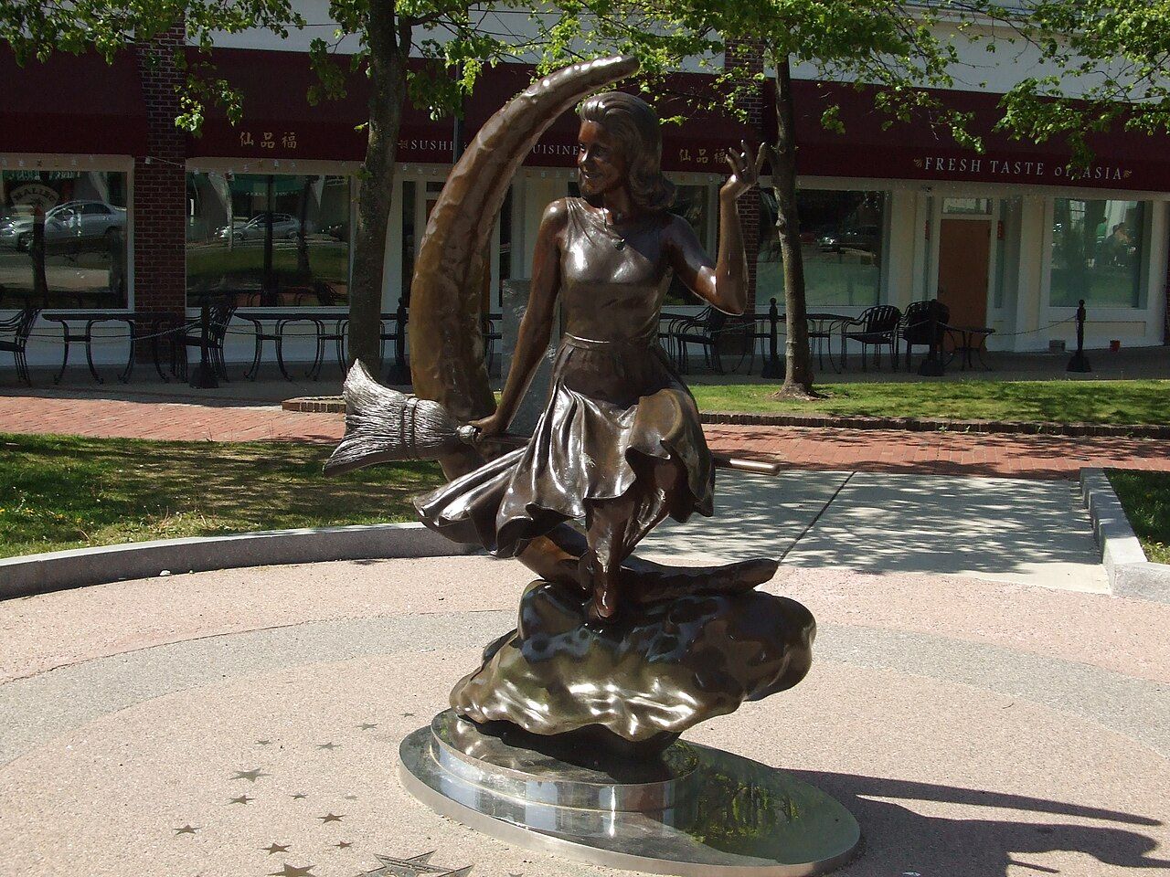 The Bewitched statue in Salem