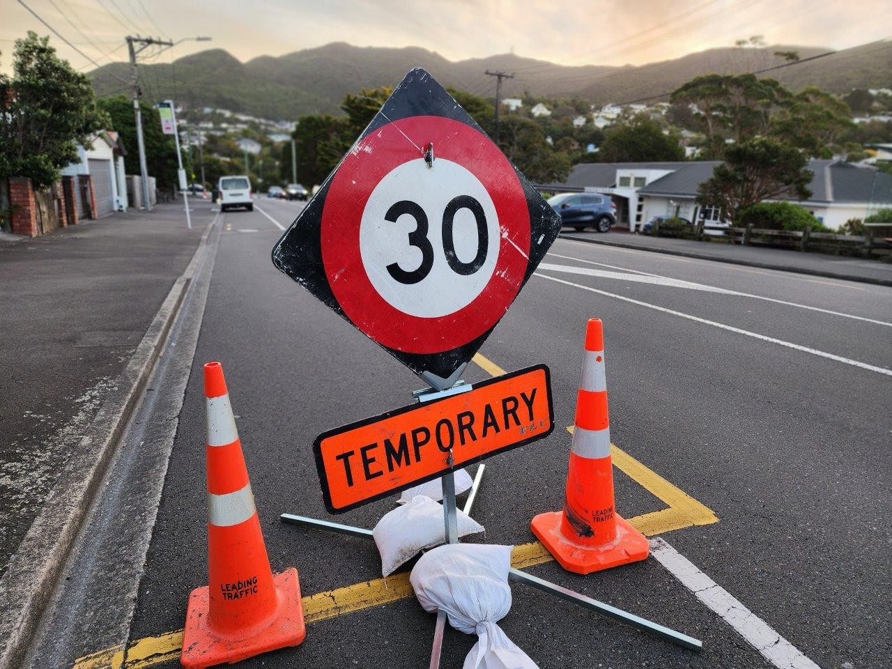 30km/h temporary road sign