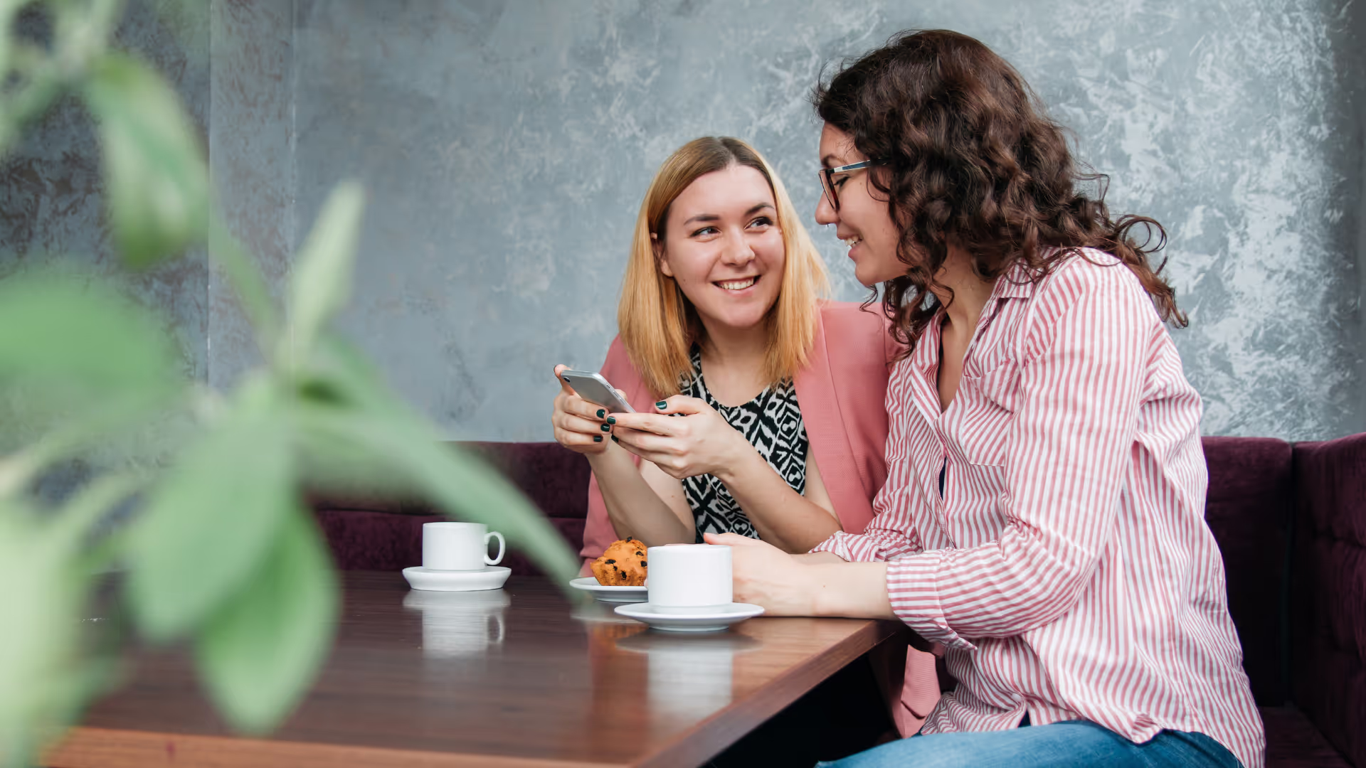 Collega's drinken koffie samen