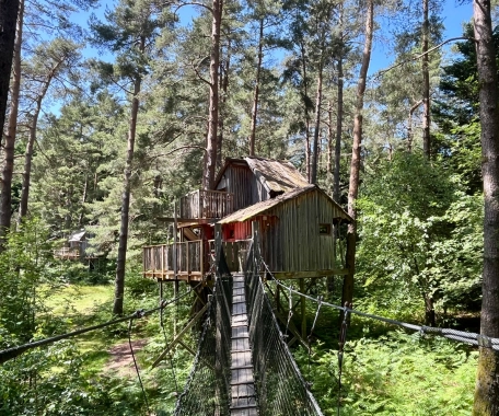 Doppelte Panoramaterrasse des Baumhauses La Fun – Familien-Baumhaus in den Vogesen
