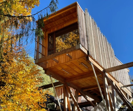 Terrasse der Luxushütte Wald 3 & Spa mit Blick auf die Gipfel der Vogesen – Champdray