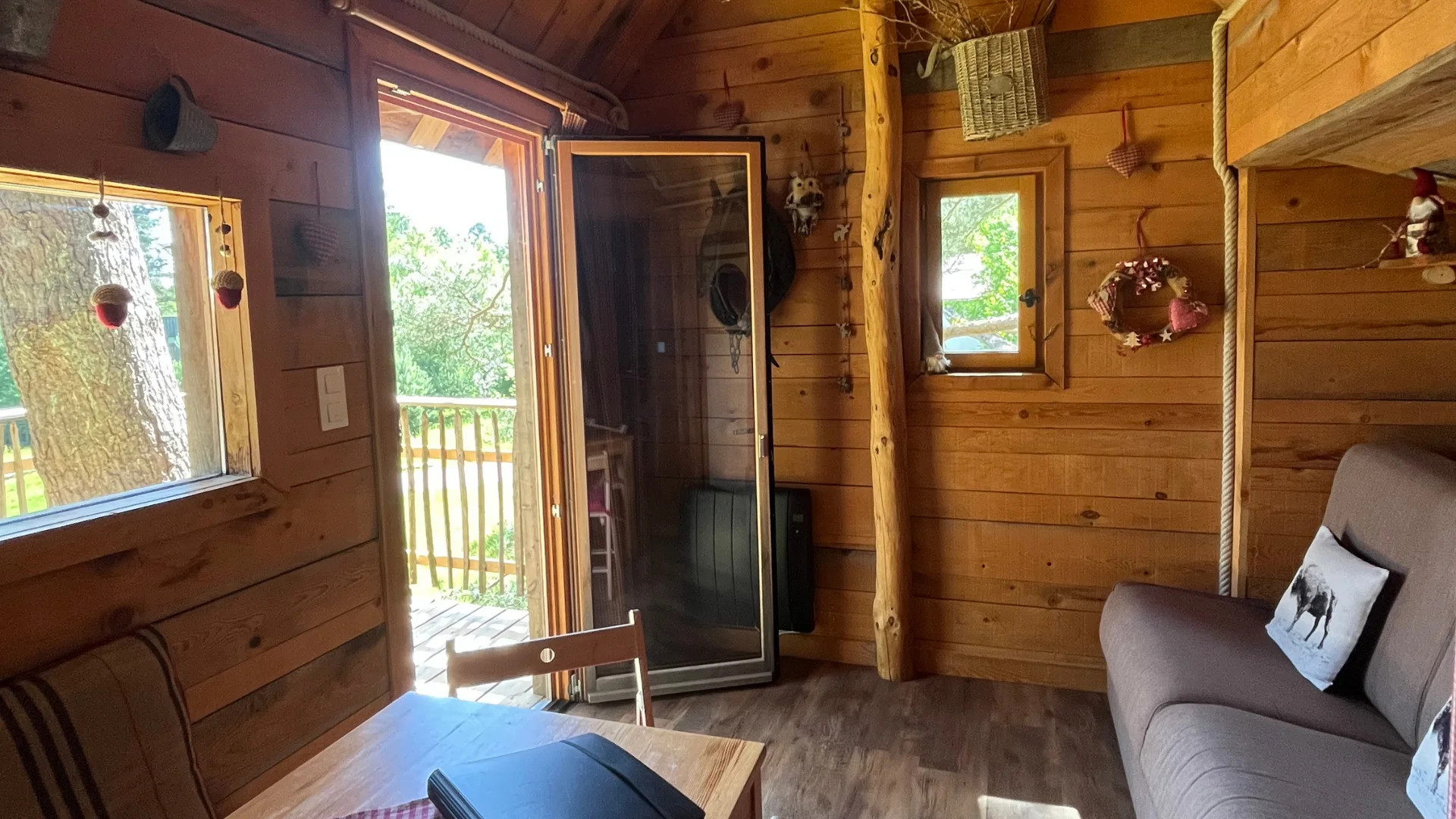 La Tour – Cabane Cosy | Cabanes Nids des VosgesLa Tour – Cabane Cosy | Cabanes Nids des Vosges