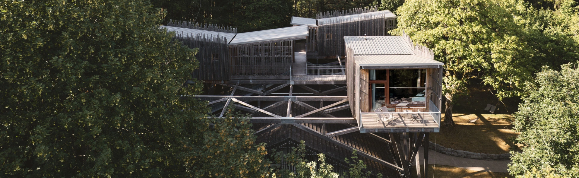 Cabane Forêt 1 perchée à 9 mètres avec vue panoramique sur les Vosges – Nids des Vosges