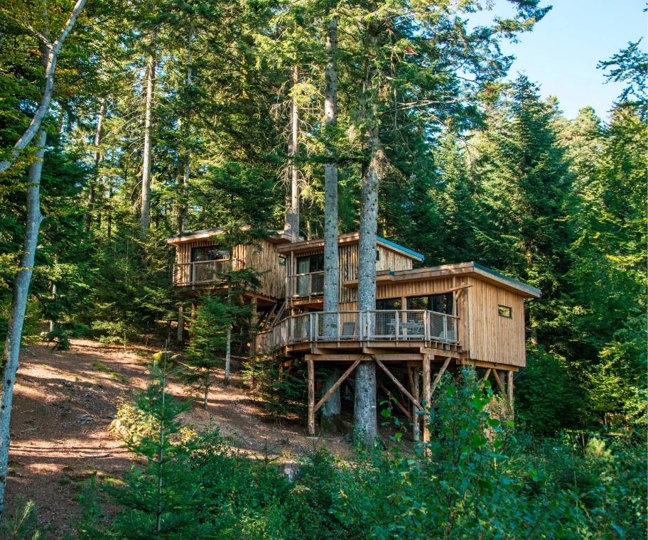 Bain nordique chauffé en terrasse panoramique à 6 mètres – Les 2 Sapins Vosges
