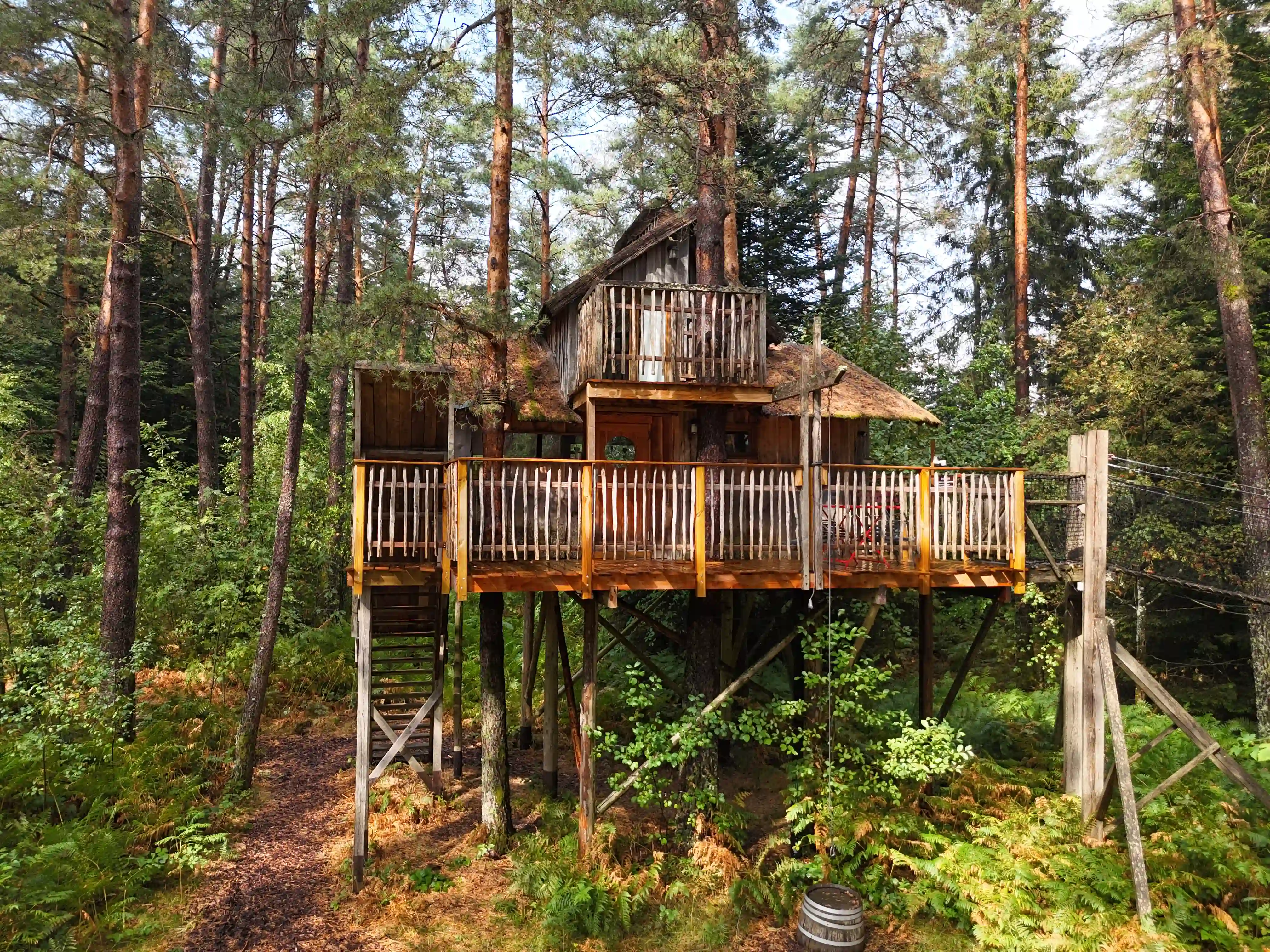 Double terrasse panoramique de la cabane La Fun – cabane familiale dans les arbres Vosges
