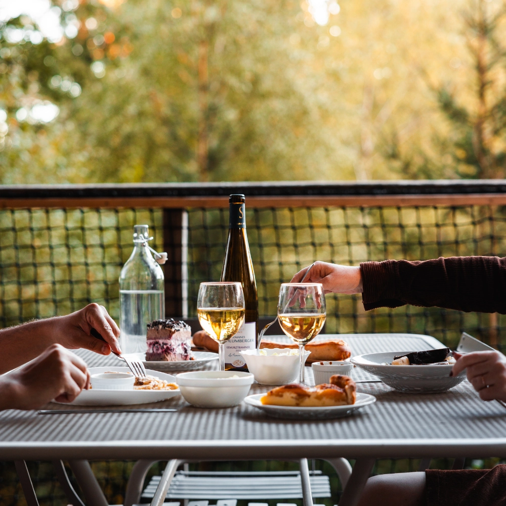Dîner terroir vosgien livré en cabane dans les arbres – Cabanes Nids des Vosges Champdray