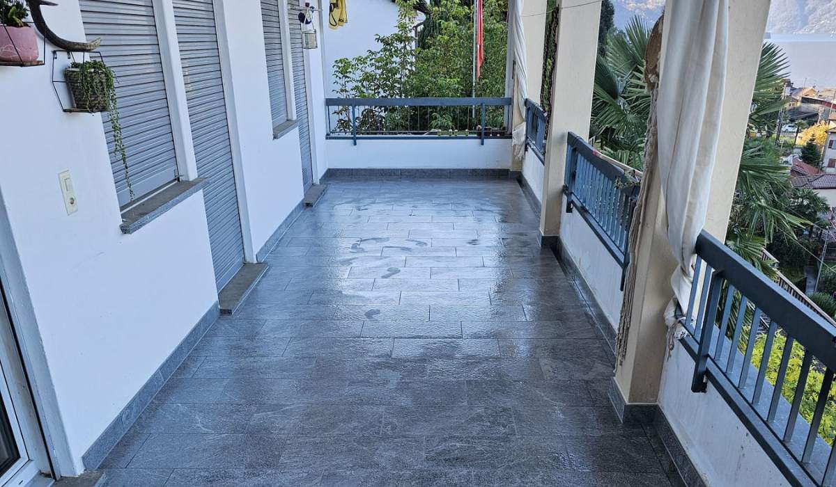 Pavimentazione esterna realizzata da piastrellista in Ticino