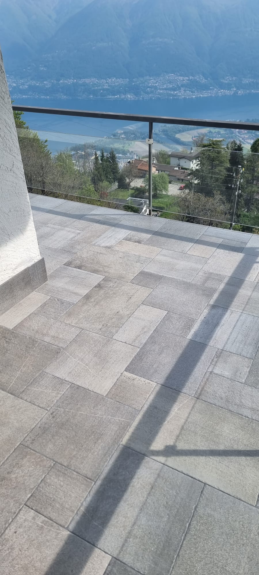 pavimentazione esterna posata con precisione e finiture curate