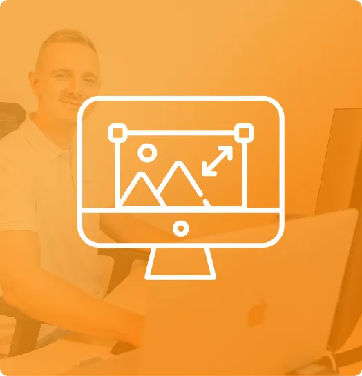 Mann am Schreibtisch mit Laptop, Grafik eines Bildbearbeitungsprogramms überlagert.