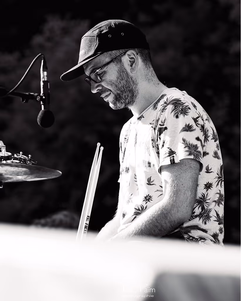 Julien Pianetti on drums