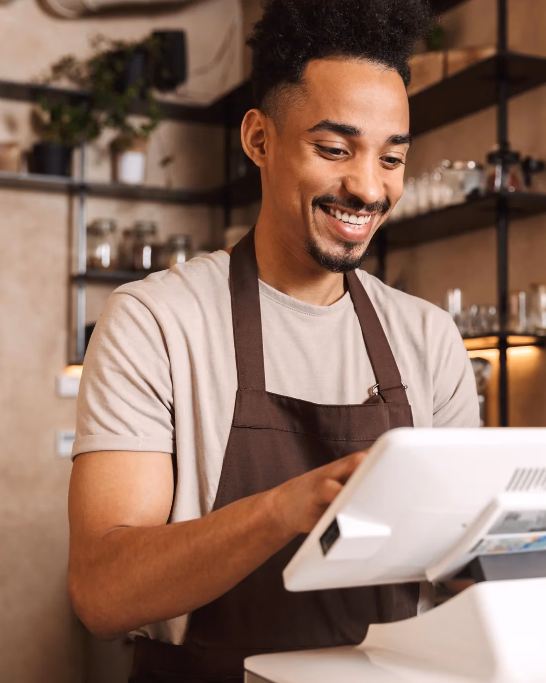 Restaurant staff member ringing in an order on a POS terminal that syncs tip data to Ferry.