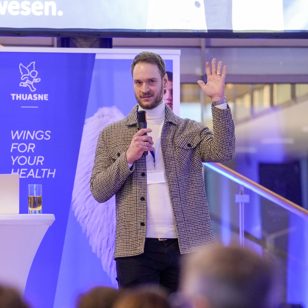 Dr. Tobias Krick spricht über Digitalisierung und Innovation in der Pflege als Keynote Speaker