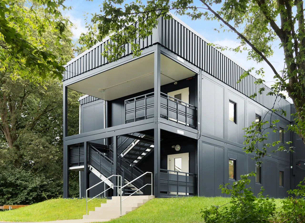 Modular middle school building with classrooms, teacher rooms and IT rooms