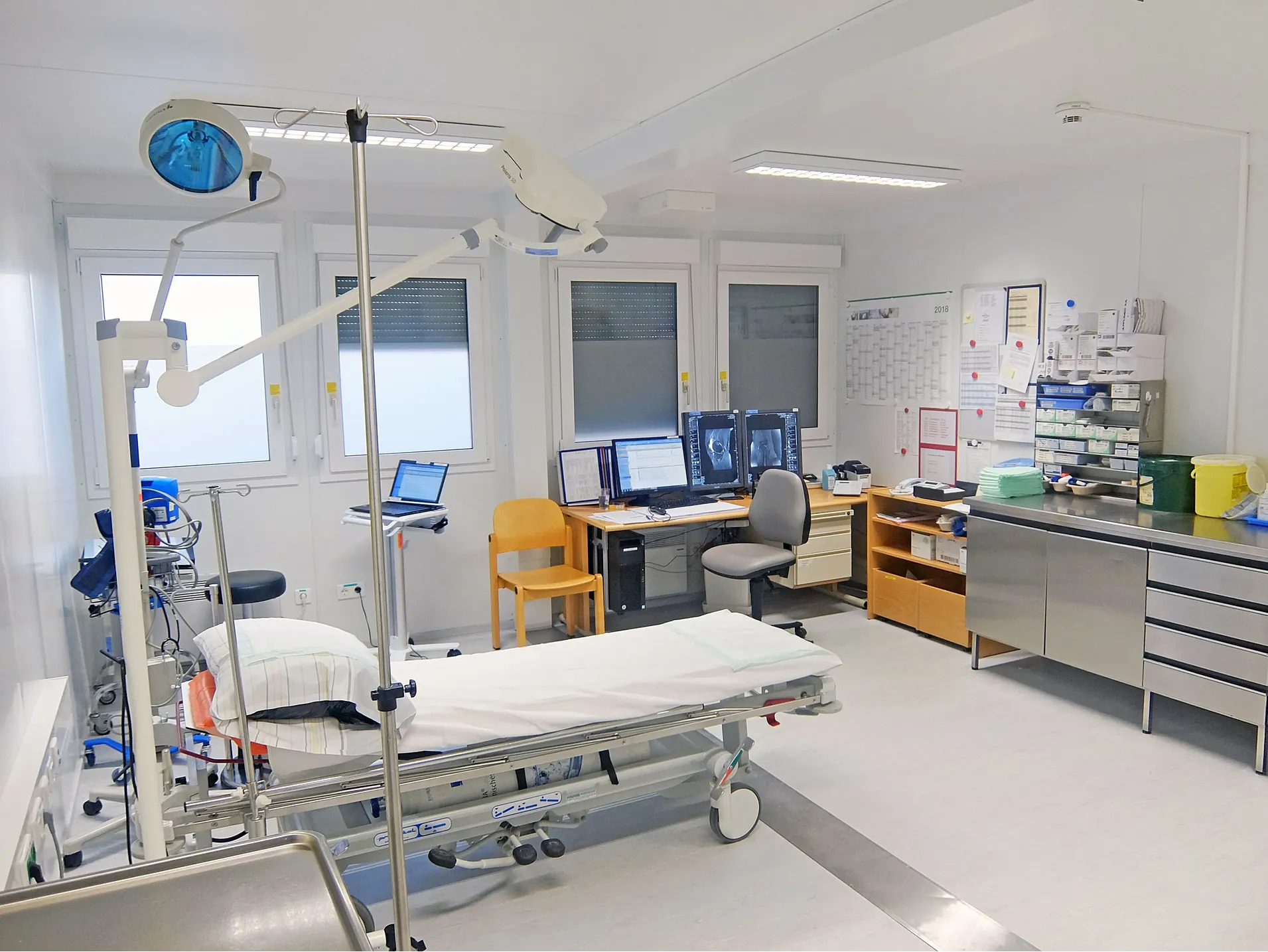Deployable modular military field hospital infrastructure 