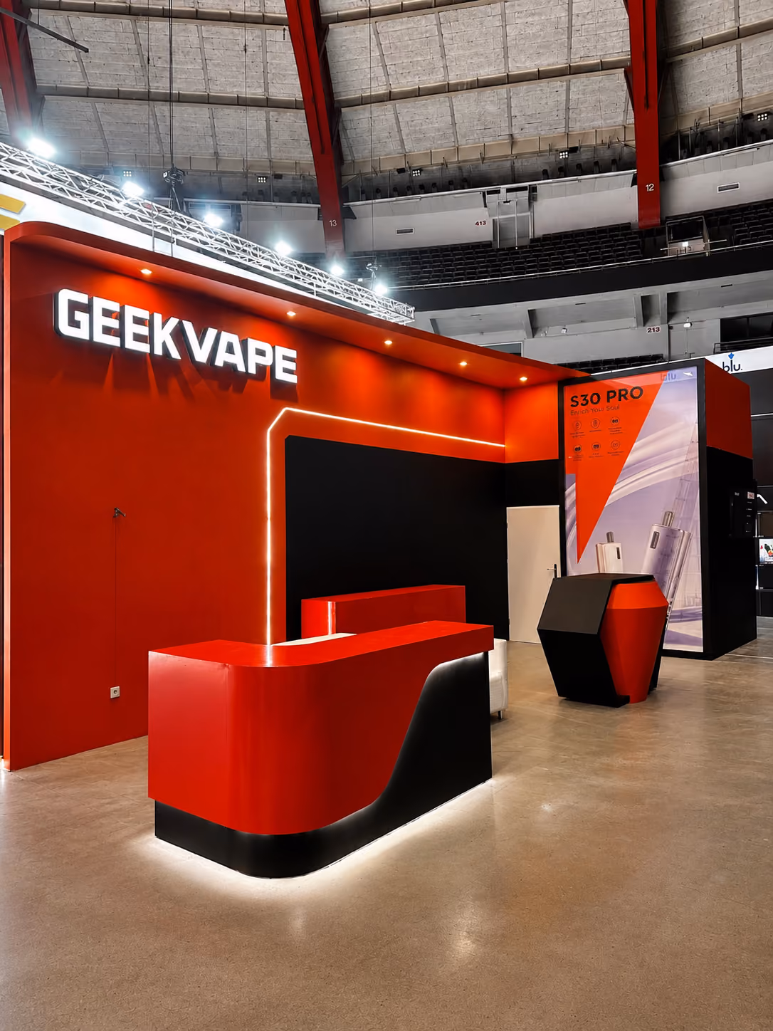 Geekvape exhibition stand with bold red branding and product displays