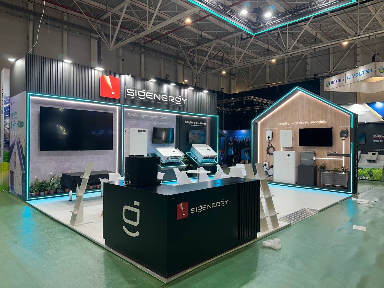 Sigenergy exhibition stand with product showcase and meeting counter