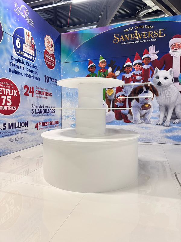 santaverse-exhibition-booth-front-view