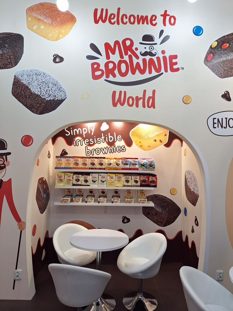mr-brownie-exhibition-booth-entrance-view