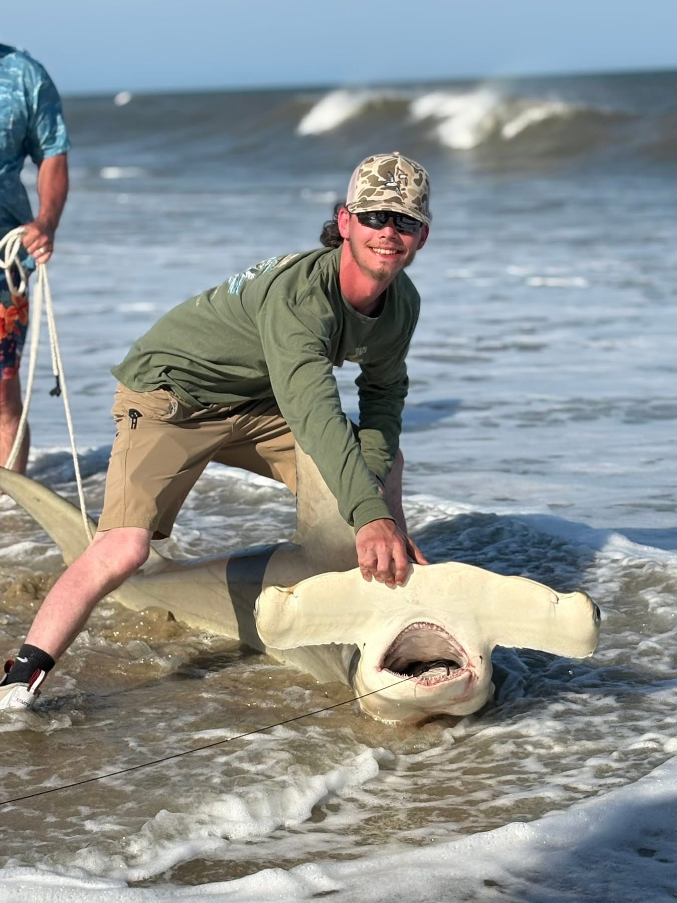 Successful shark landing using SharkLeash Gen 2 rig