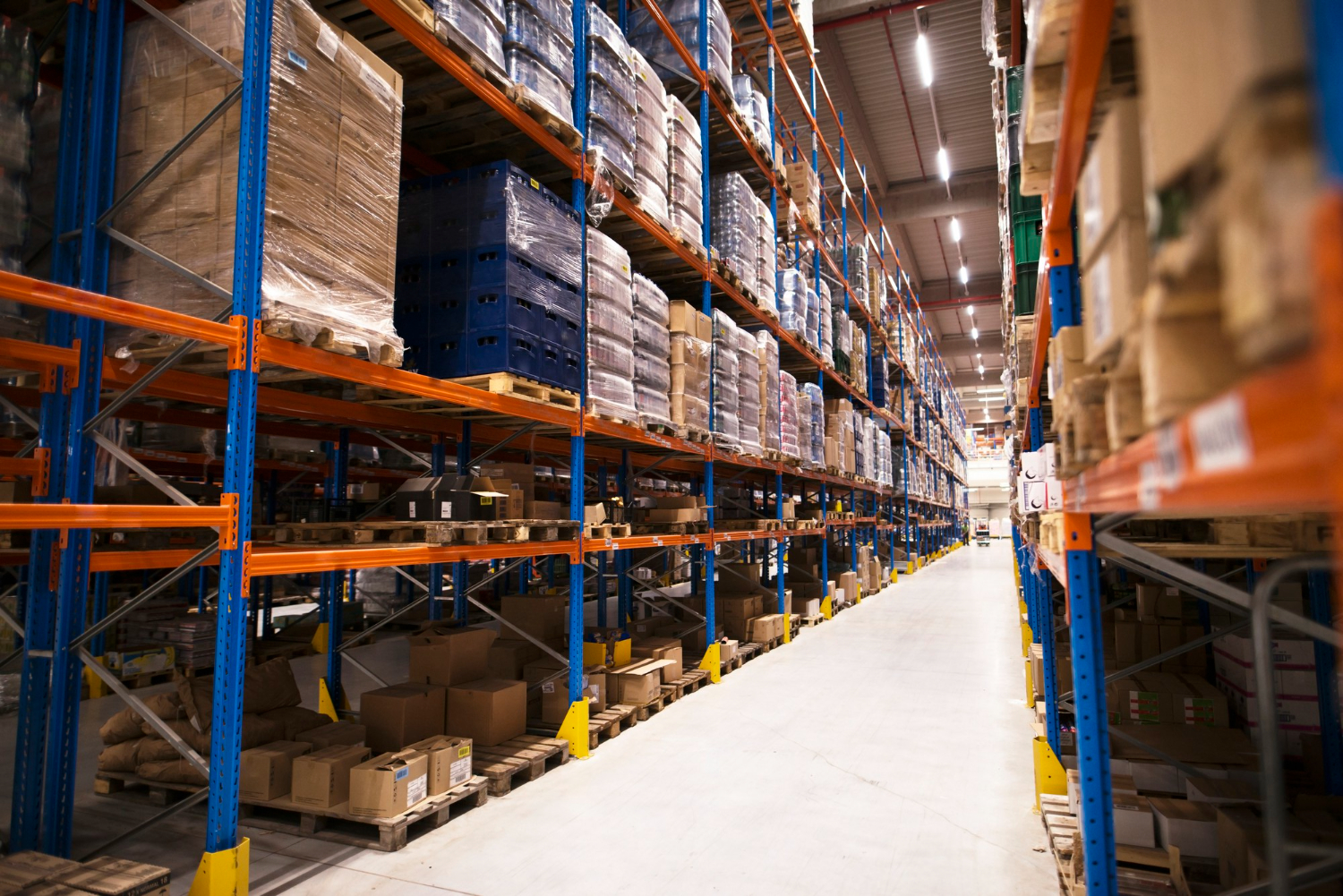 Infraestructura logística enfocada en control de inventario.