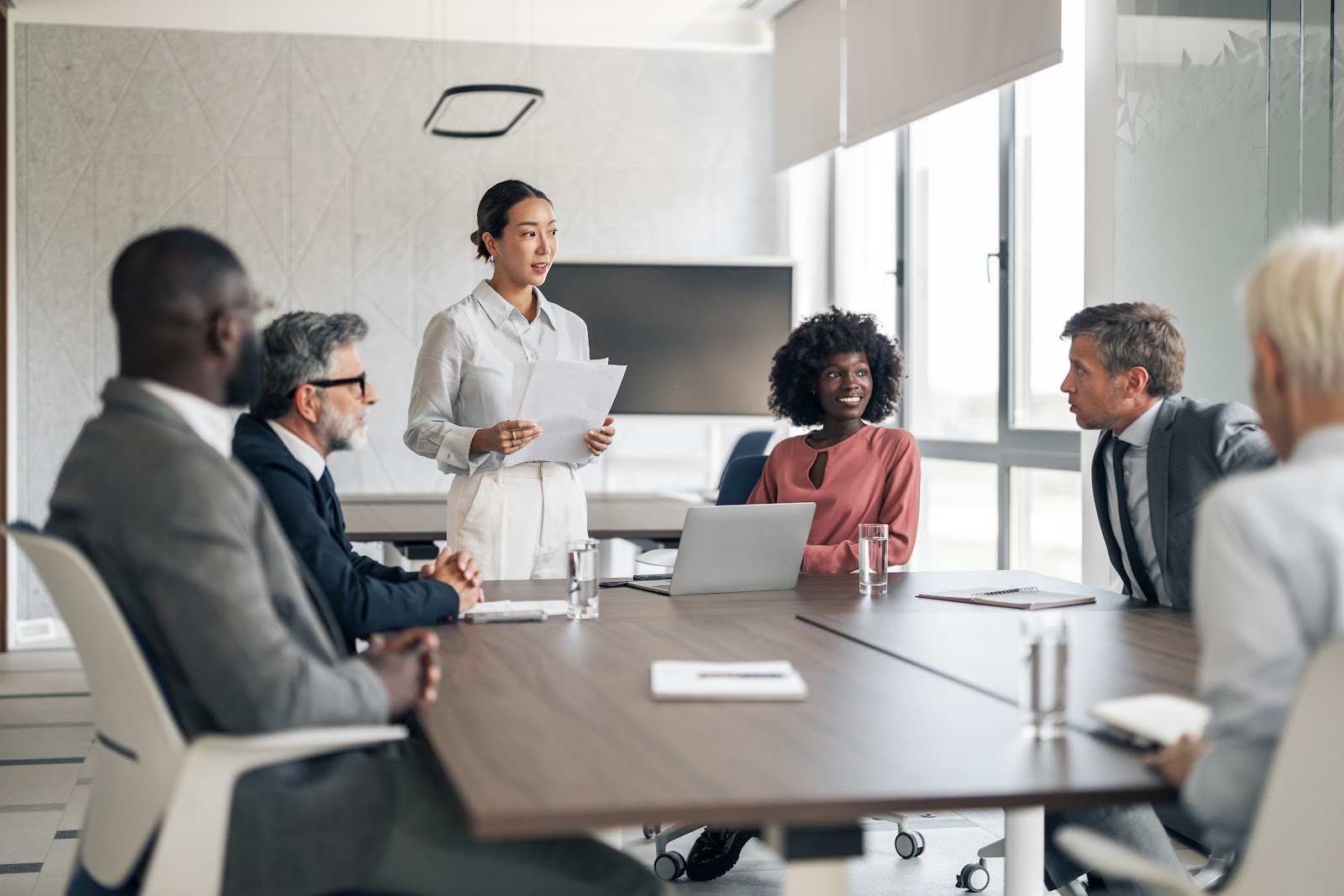 Medical affairs professional presenting to colleagues in a boardroom